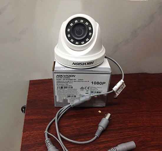 Mở hộp camera giám sát Hikvision DS-2CE16B2-IPF dạng Dome thiết kế tinh tế