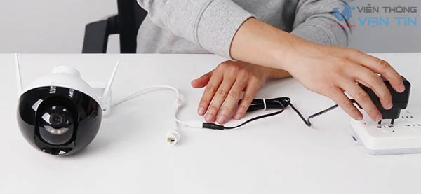 Cắm bộ Adaptor C8C vào nguồn điện 220V AC