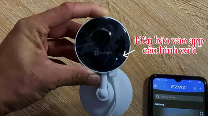 Khởi động hoàn tất, đèn Led báo xanh kết nối Apps để đăng nhập camera