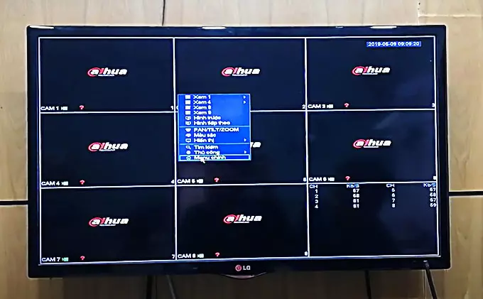 Click chuột phải vào màn hình, Click chọn " Menu chính "
