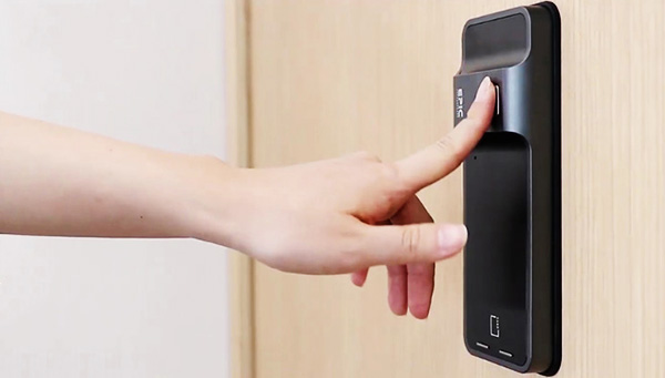 Sửa Nhanh Lỗi Khóa Cửa Vân Tay Không Nhận Vân Tay